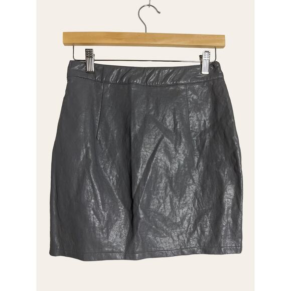 SEEK The Label Gray Faux Leather Mini Skirt Size Small - Picture 3 of 7